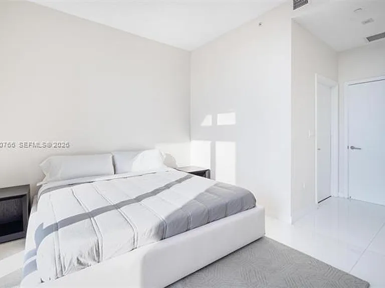 88 SW 7th St #4203 — Photo 30