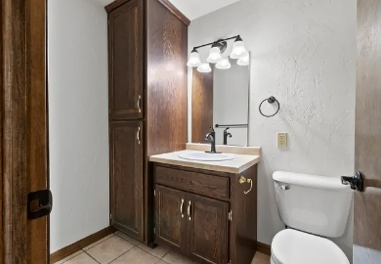 2370 Canter Ln #D — Photo 8