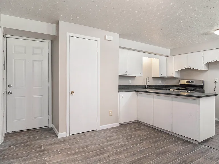 219 S 38th Ave #5 — Photo 10