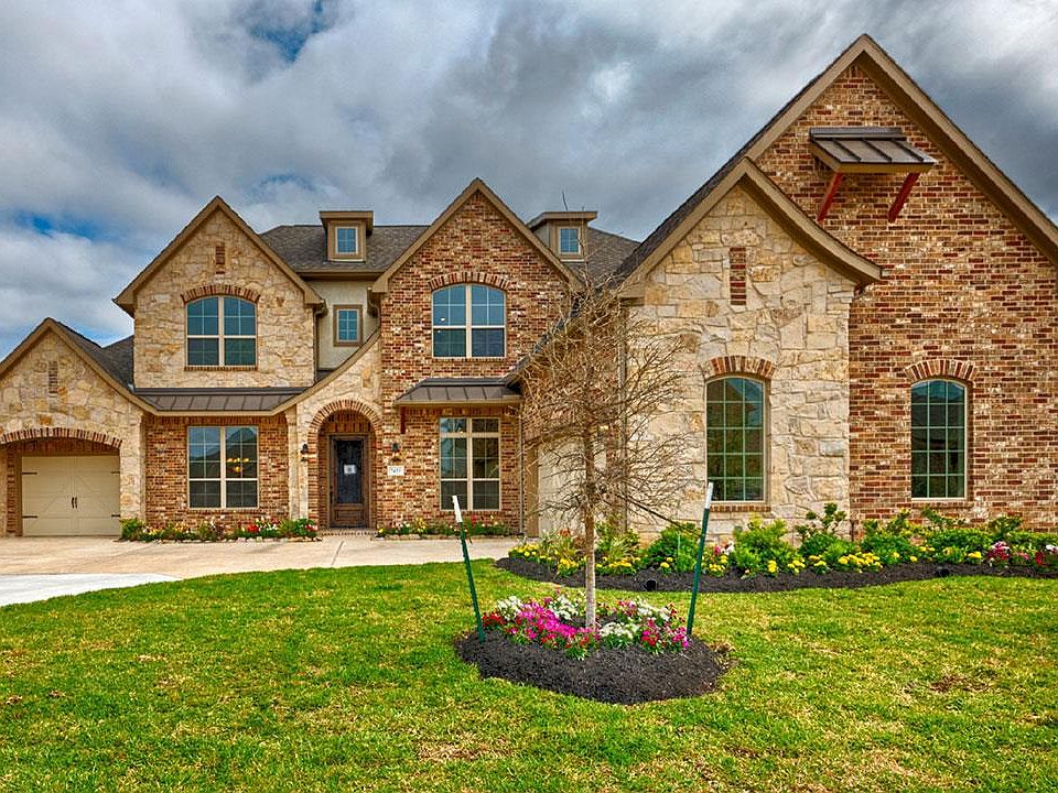 Located on 1508 in Laurel Park - 80's in Spring, TX