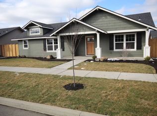 1687 NE 5th St, Redmond, OR 97756