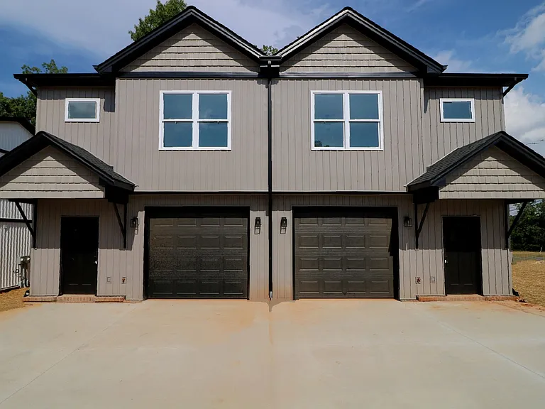 137 Independence Ln — Photo 32