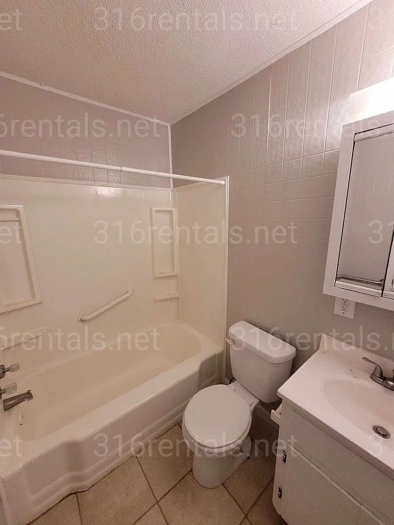 $625 - 1 bedroom/ 1 bathroom - Duplex. — Photo 1