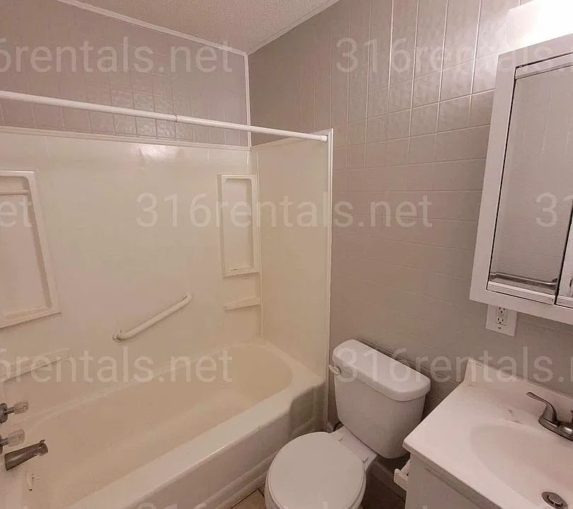 $625 - 1 bedroom/ 1 bathroom - Duplex.