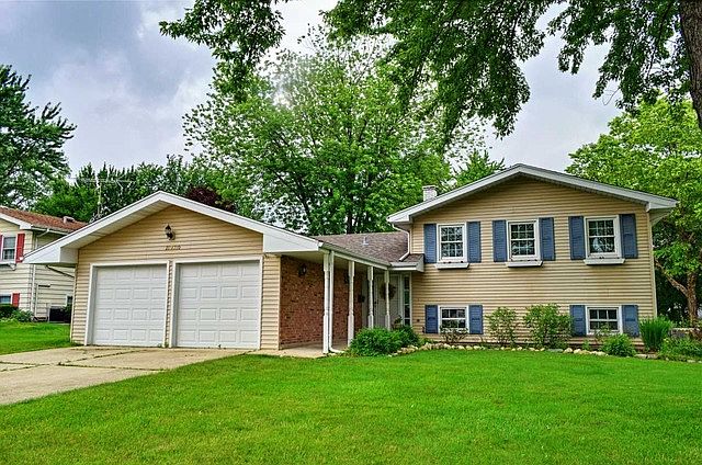 1st image of 21W710 Glen Valley Dr