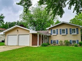 21W710 Glen Valley Dr, Glen Ellyn, IL 60137