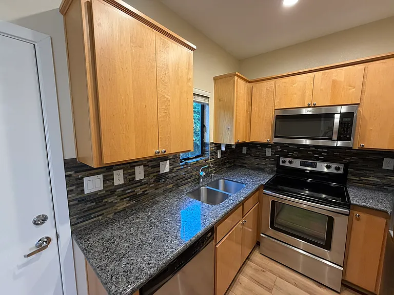2609 R St — Photo 3