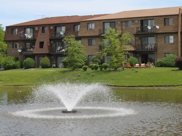 3630 Salem Walk #B2, Northbrook, IL 60062