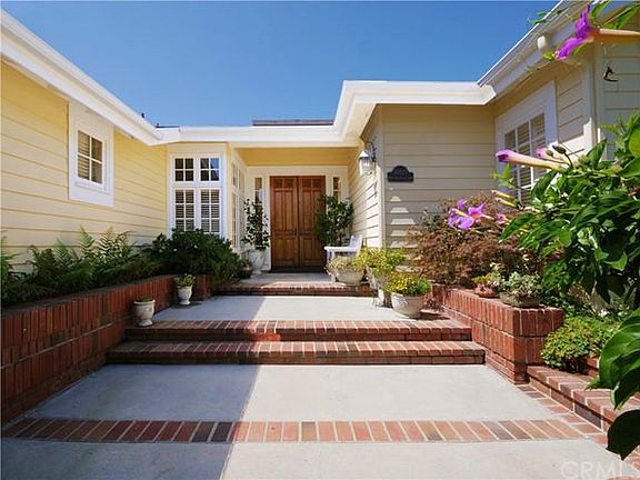 4th image of 28825 King Arthur Ct