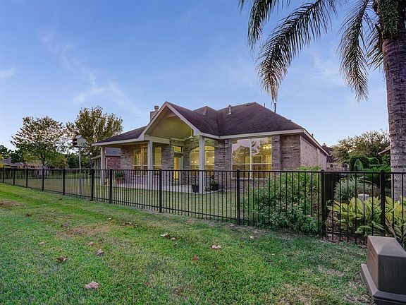 5th image of 2319 S Lago Vista Dr