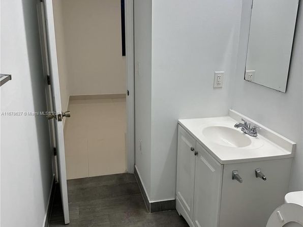 hialeah-florida-2119555508 picture