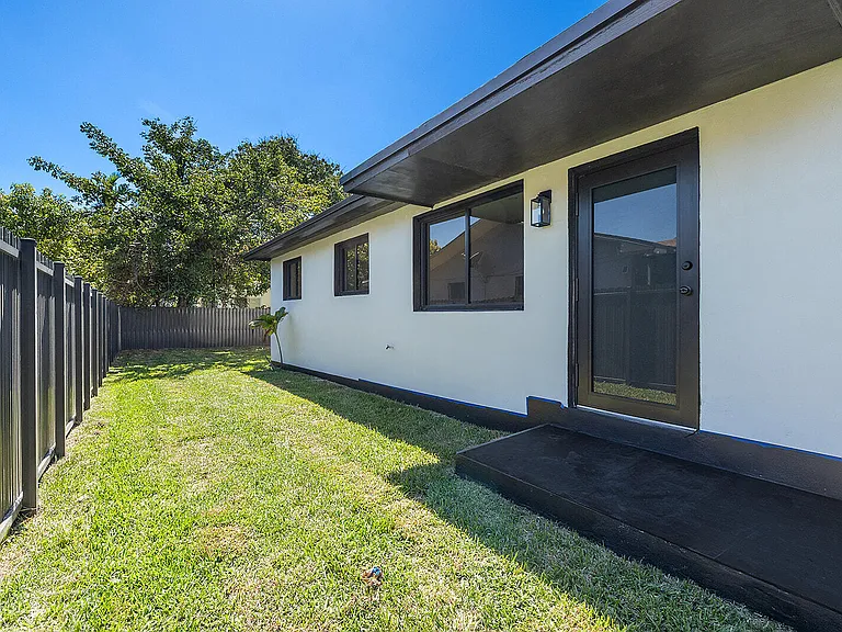 1522 NW 41st St — Photo 4