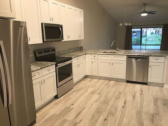 3rd image of 6521 Royal Woods Dr