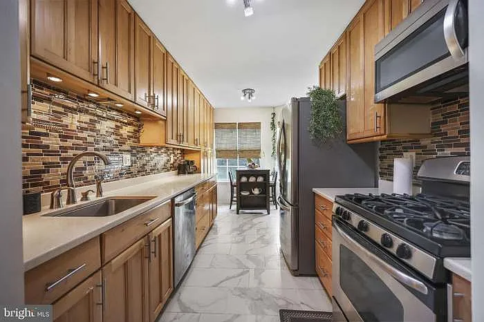 23 Taft Ct — Photo 13