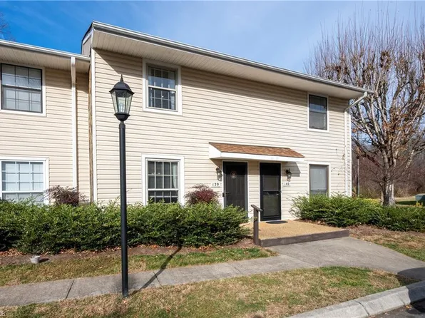 139 Turnwood Ln, Winston Salem, NC 27104
