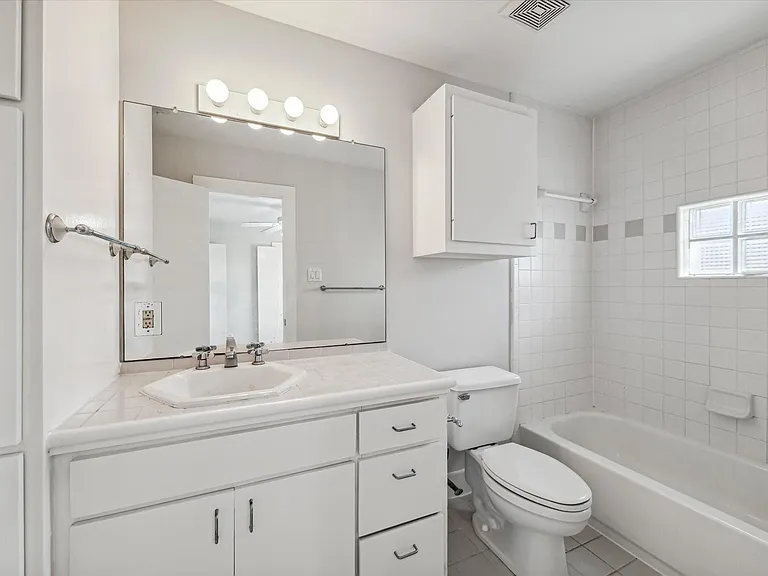 9710 Riddlewood Ln — Photo 15