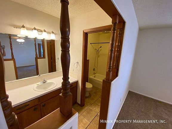 3rd image of 1007 Itasca St