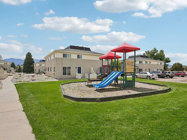 Aspen Townhomes — Photo 45