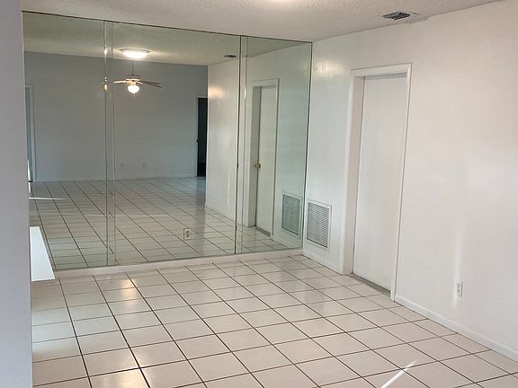 4th image of 3328 SW Villa Pl #3328