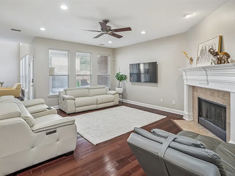8812 Bluffcreek Ln — Photo 10
