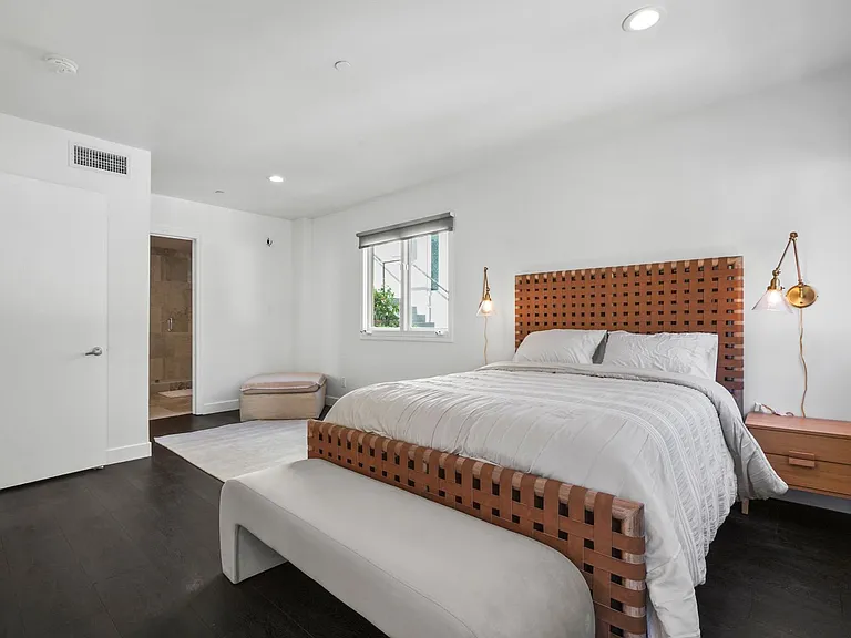 9842 Portola Dr — Photo 38