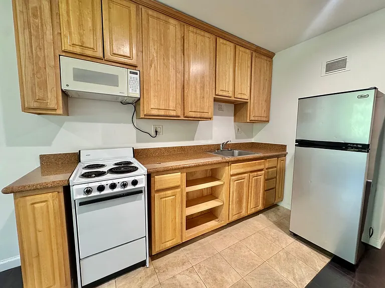 11720 Bellagio Rd — Photo 8
