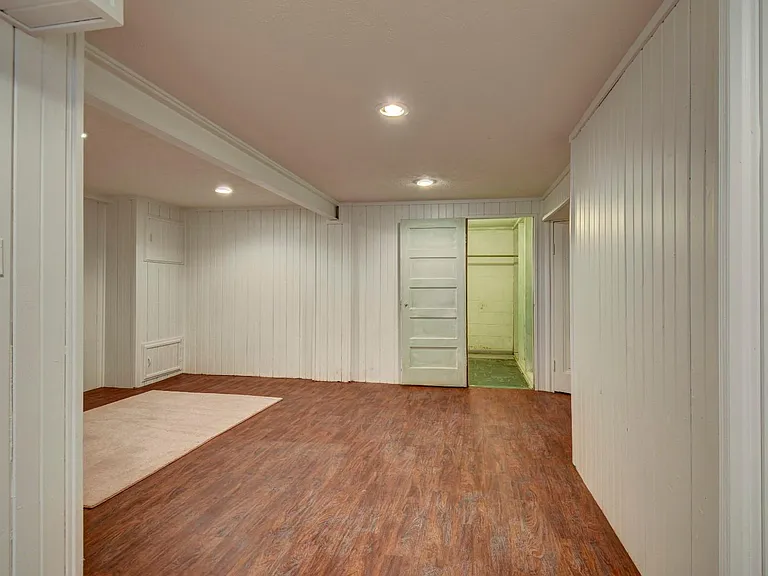 6032 William St — Photo 27
