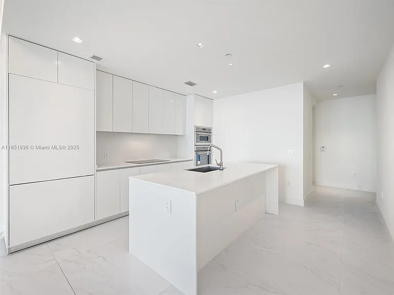 700 NE 24th St #5105 — Photo 15