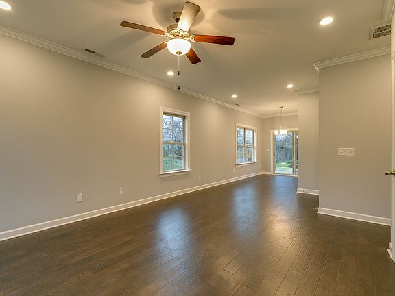 5th image of 505-507 E Castle St