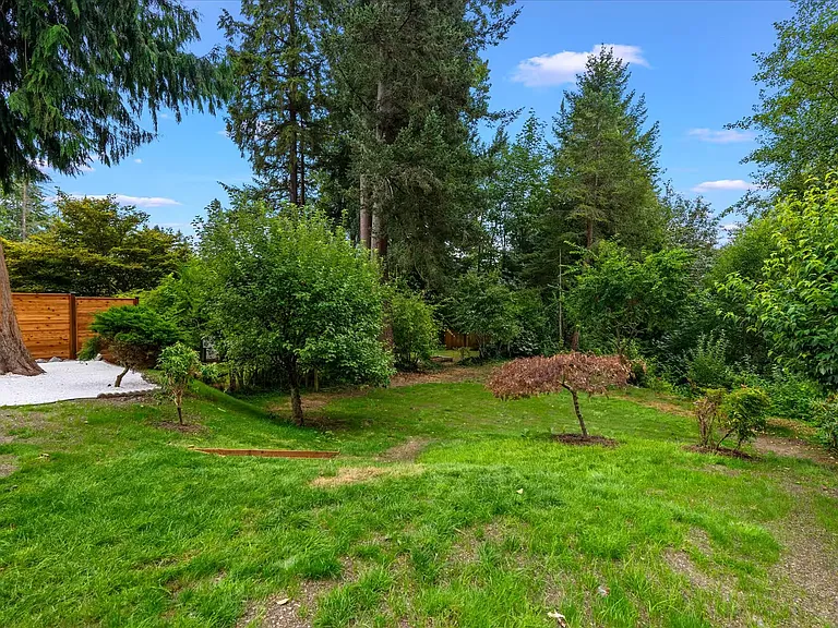 19225 Forest Park Dr NE — Photo 28