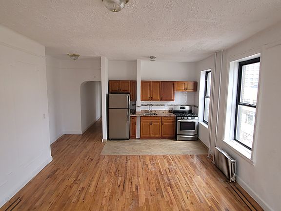 2nd image of 454 E 149th St #3C