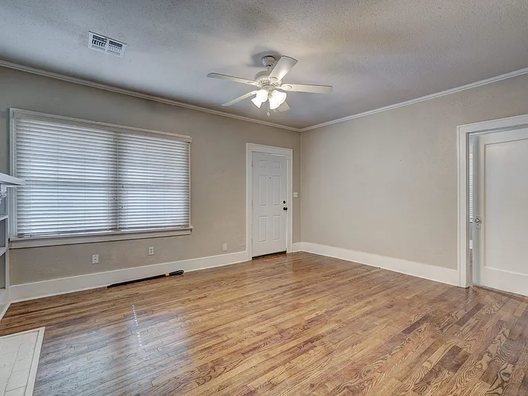 3711 N Military Ave — Photo 4