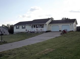 1304 Durham Dr, Johnston City, IL 62951