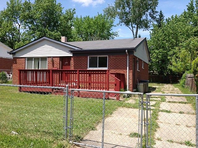 2nd image of 1256 Jones St