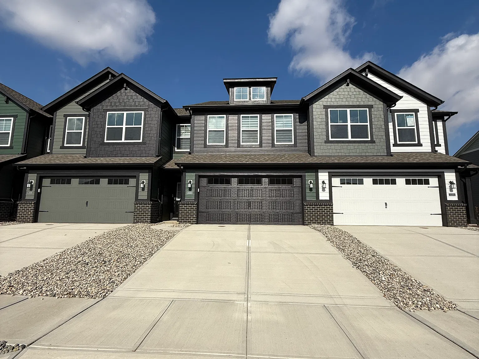 3 bed, 1814 sqft, $2,295 — Photo 1