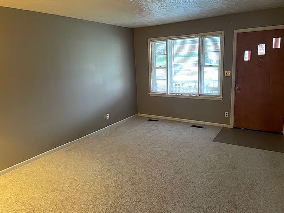 3rd image of 1374 Standish Ave