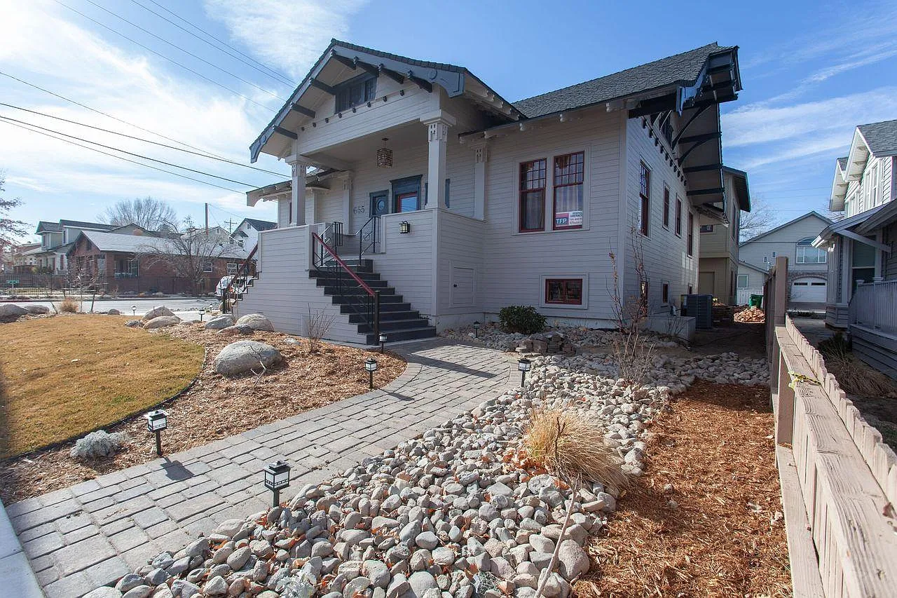 3 bed, 3200 sqft, $3,400 — Photo 1
