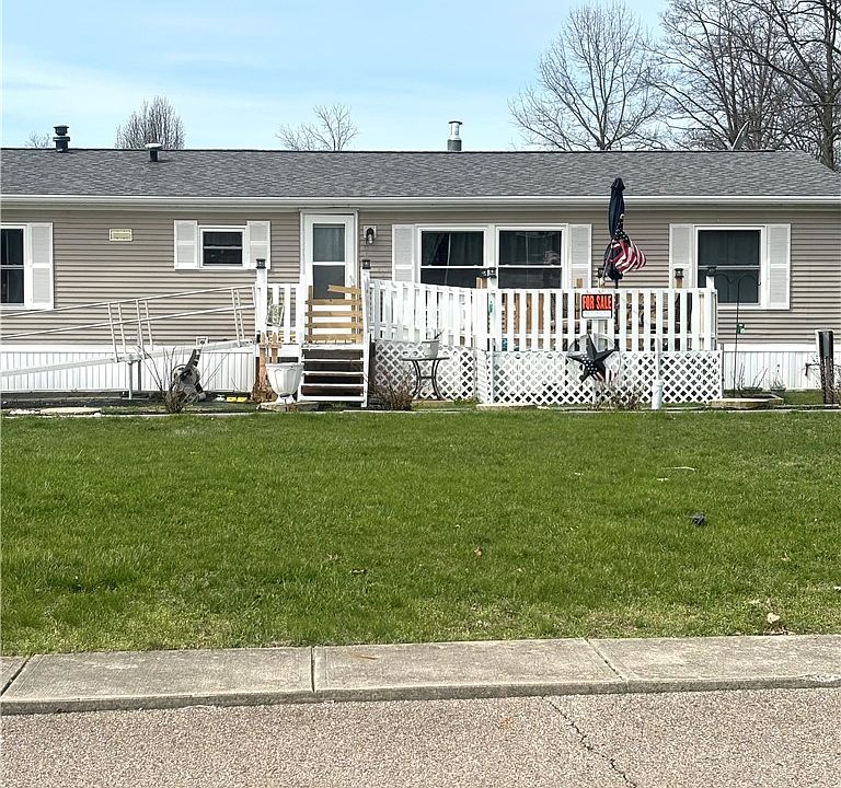 1st image of 348 Oakwood Ct