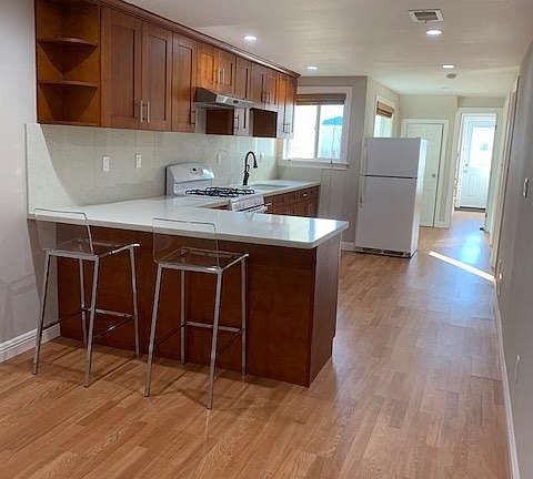 4th image of 231 Nueva Ave