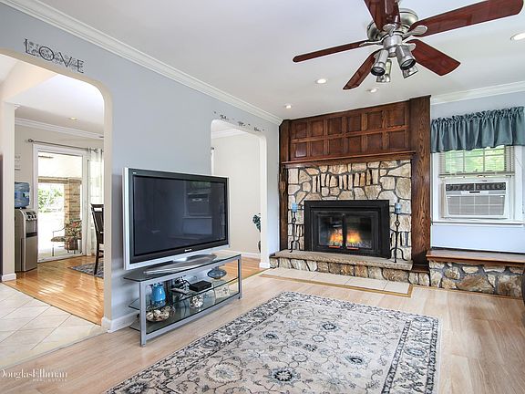 3rd image of 90 Hudson Ave