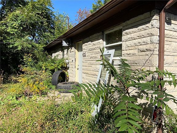 3rd image of 3906 N Hawthorne Ln