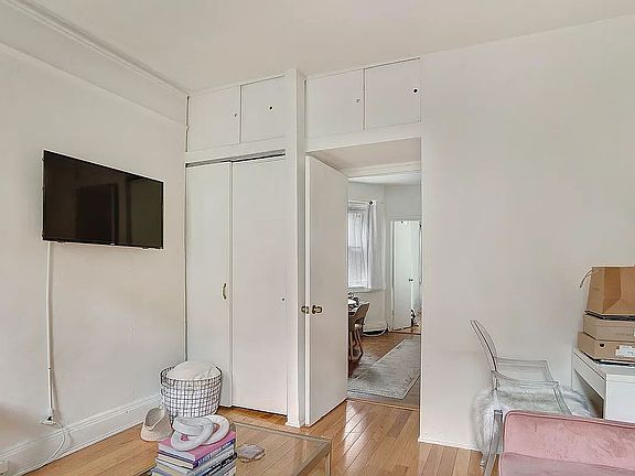 4th image of 426 E 73rd St APT 3FW