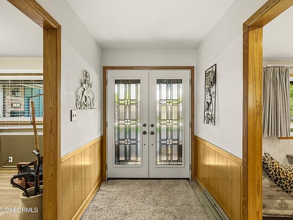 5th image of 304 W Kelly St