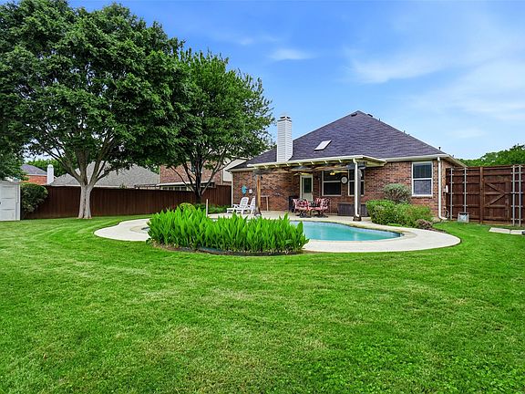 3rd image of 1140 Whispering Trail Cir