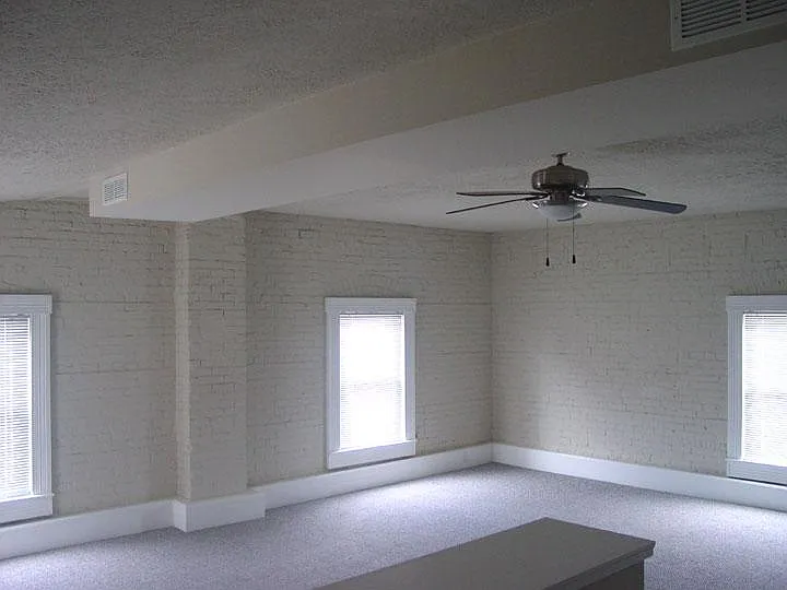 152 S Madison Ave #B — Photo 3