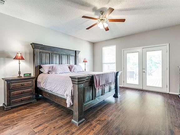3rd image of 3908 Lakeside Dr