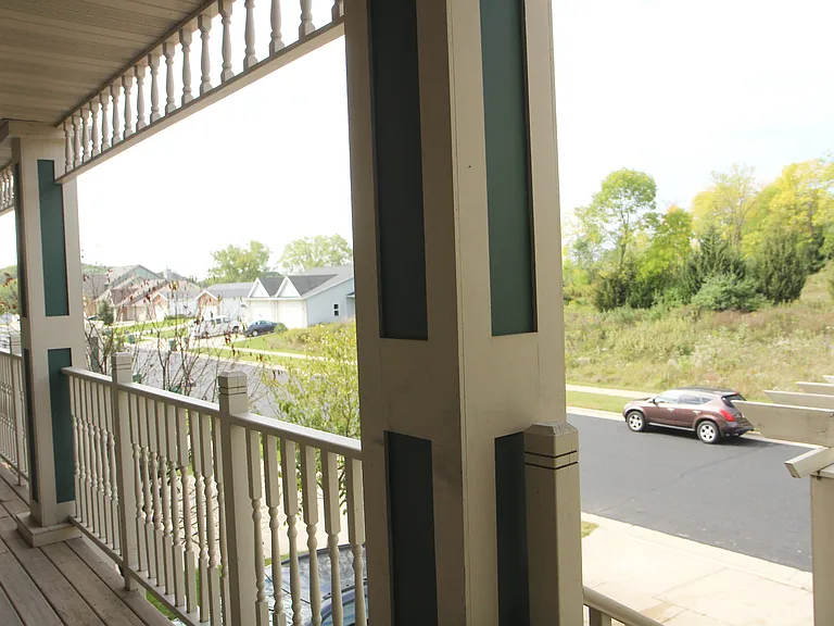 5733 Lexington St — Photo 4