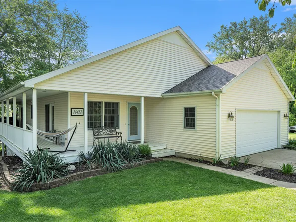 11451 Long Point Dr, Plainwell, MI 49080