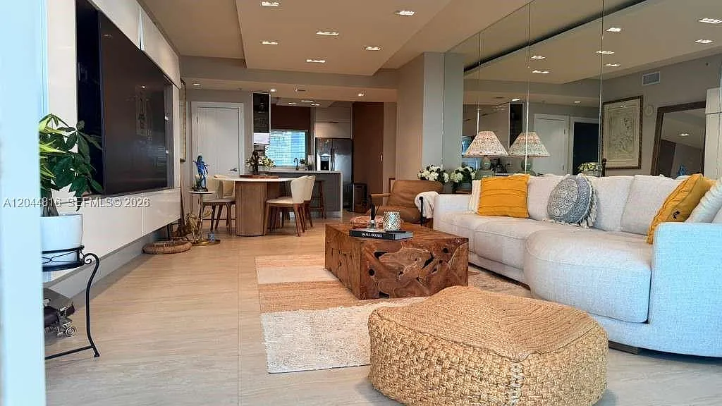 Blue Condo — Photo 2