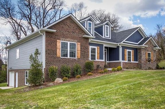 3rd image of 1136 Broad Leaf Dr